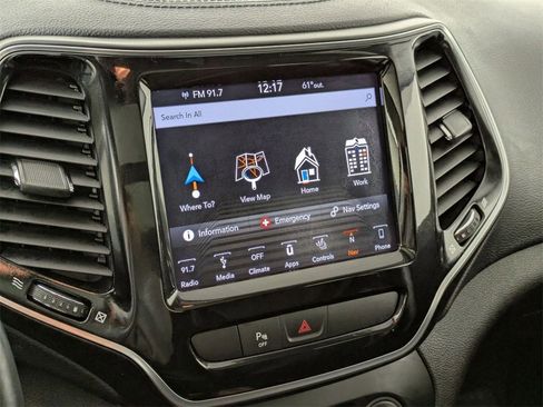 Used 2019 Jeep Cherokee Limited image 24