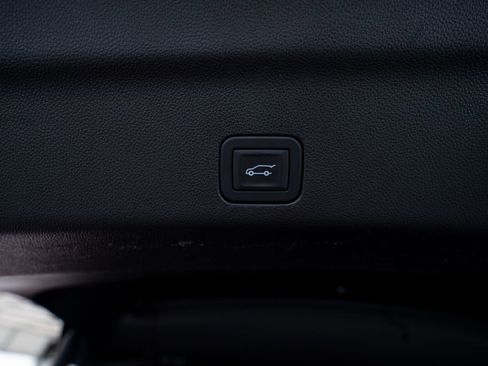 Used 2025 Cadillac Escalade ESV V image 60