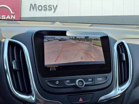 Used 2021 Chevrolet Equinox LT image 11