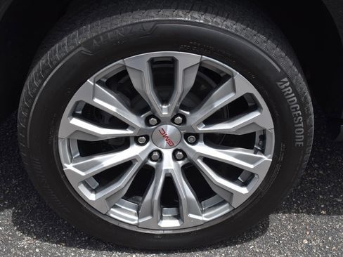 Used 2021 GMC Yukon Denali w/ Denali Ultimate Package AWD/4WD image 13