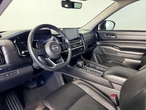 Used 2024 Nissan Pathfinder SL w/ Black Appearance Package FWD image 28