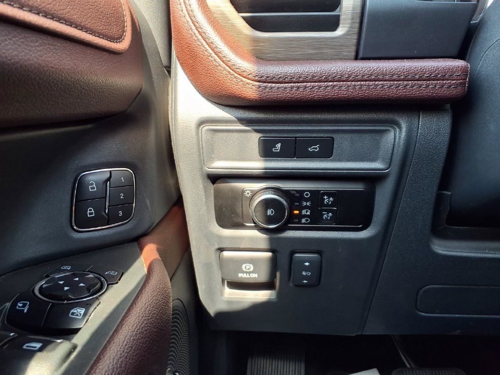 Used 2024 Ford Expedition Limited RWD image 13
