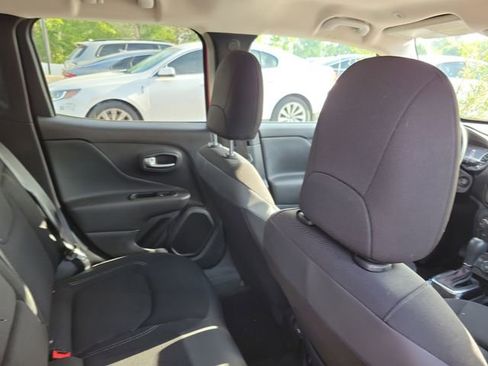 Used 2022 Jeep Renegade Latitude w/ Convenience Group AWD/4WD image 31