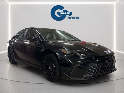 Used 2026 Toyota Camry SE FWD image 3