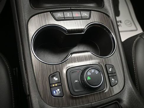 Used 2023 GMC Acadia SLT w/ Elevation Edition image 12