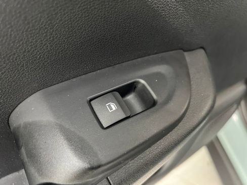 Used 2025 Hyundai Venue SEL FWD image 16