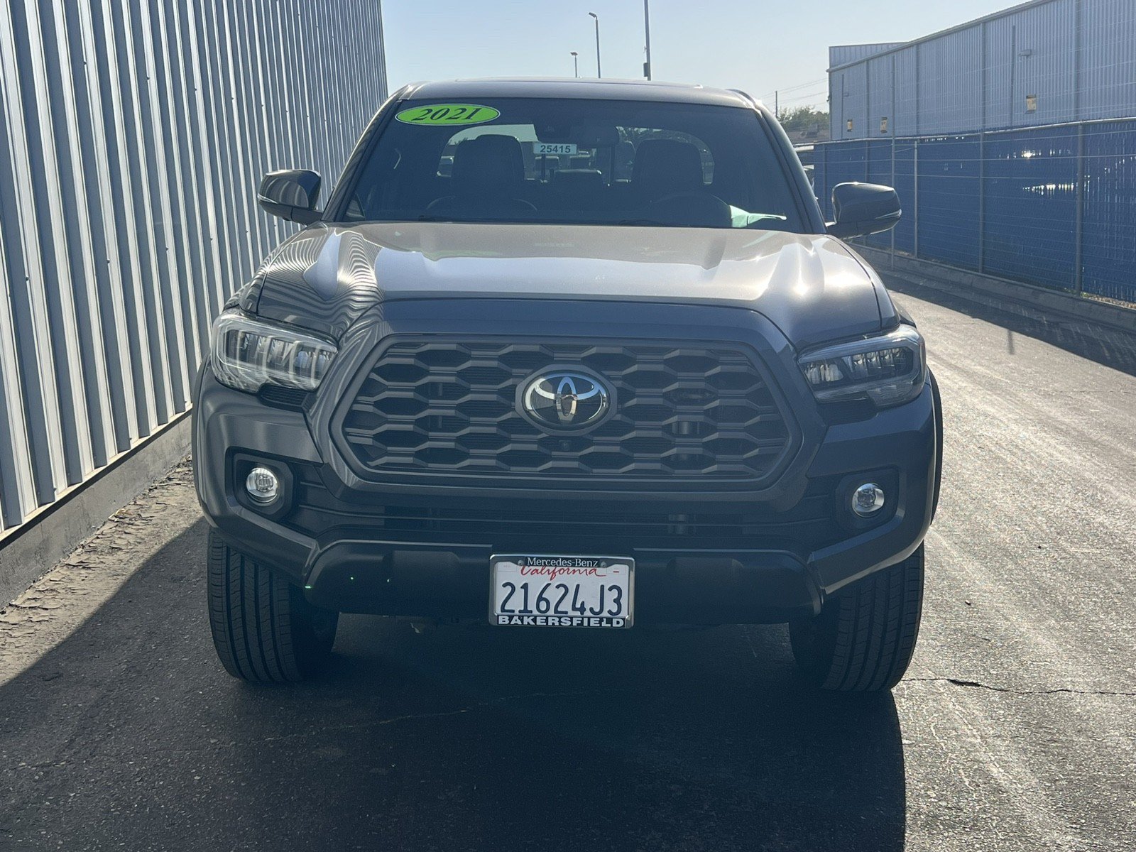 Used 2021 Toyota Tacoma TRD Off-Road w/ TRD Premium Off Road Package AWD/4WD image 2