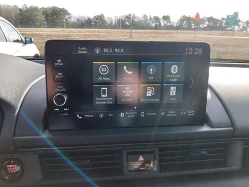 Used 2025 Honda Pilot TrailSport image 18