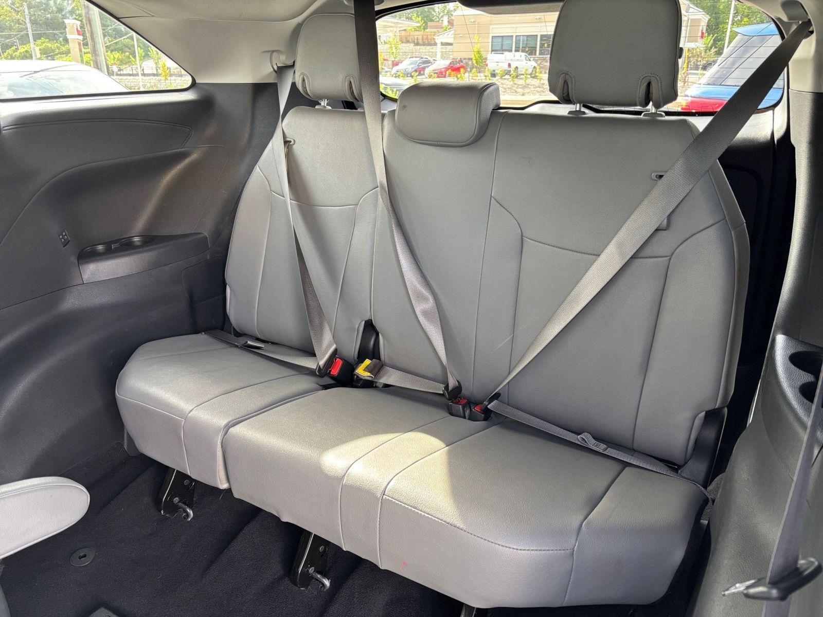 Used 2025 Toyota Sienna XLE FWD image 30