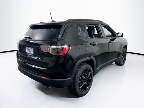 Used 2022 Jeep Compass Latitude w/ Convenience Group AWD/4WD image 5