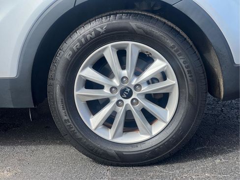 Used 2019 Kia Sorento LX image 26