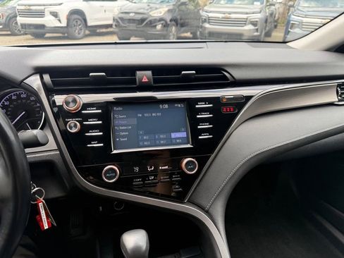 Used 2019 Toyota Camry SE w/ 4 Season Floor Mat Package FWD image 27
