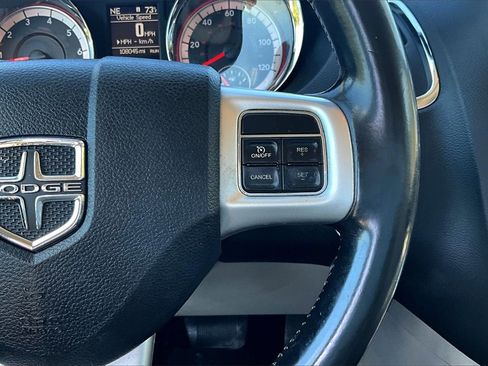 Used 2018 Dodge Grand Caravan SE w/ UConnect Hands-Free Group image 17