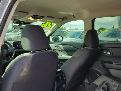 Certified 2026 Nissan Rogue SV FWD image 12