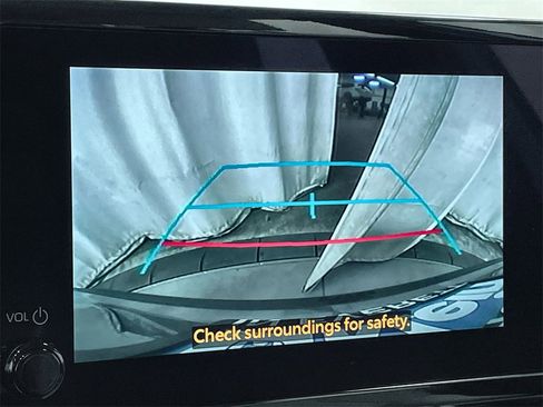 Used 2025 Toyota Corolla Cross L image 21