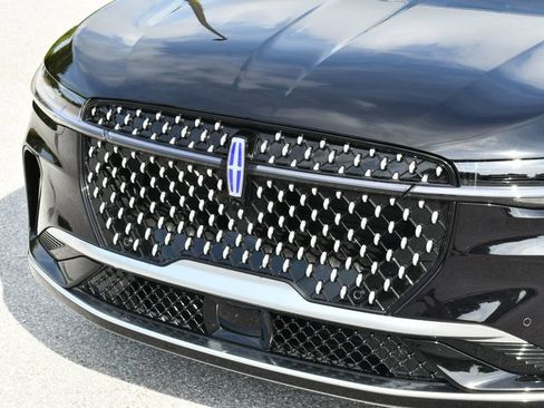 Used 2024 Lincoln Nautilus Reserve w/ Equipment Group 203A AWD/4WD image 37