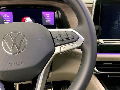 Used 2025 Volkswagen Atlas SEL Premium R-Line image 19