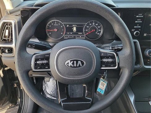 Used 2021 Kia Sorento LX image 16