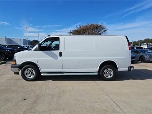 Used 2024 GMC Savana 2500 w/ Driver Convenience Package image 5