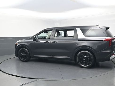 Used 2025 Kia Carnival FWD image 7