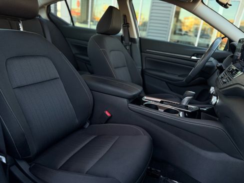 Used 2024 Nissan Altima 2.5 SV w/ SV Premium Package image 13