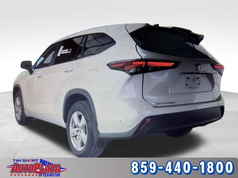 Used 2025 Toyota Highlander LE AWD/4WD image 7