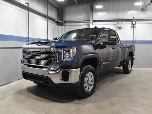 Used 2022 GMC Sierra 2500 SLE w/ X31 Off-Road Package AWD/4WD image 2