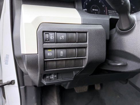 Used 2024 Toyota Tacoma TRD Off-Road AWD/4WD image 17