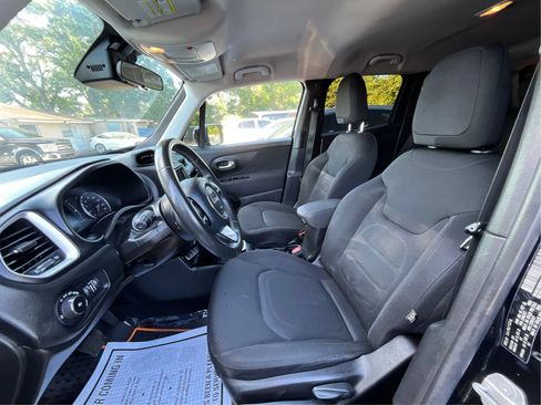 Used 2020 Jeep Renegade Latitude FWD image 11