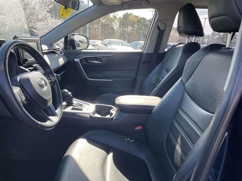 Used 2021 Toyota RAV4 XLE Premium image 3