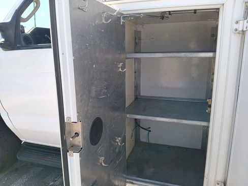 Used 2013 Ford E-450 and Econoline 450 Super Duty w/ Interior Upgrade Pkg RWD image 16