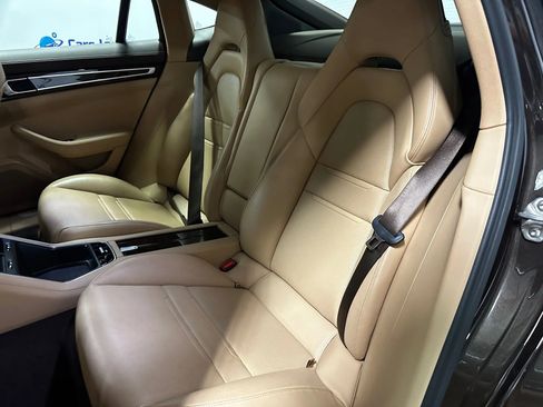 Used 2018 Porsche Panamera image 15