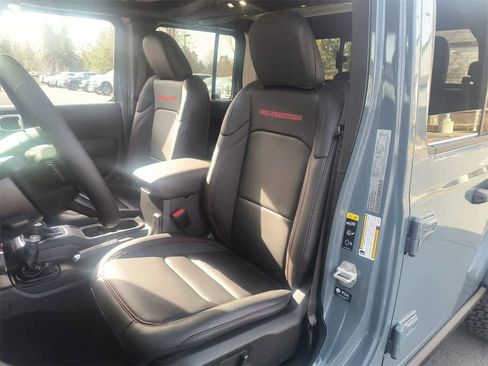 Used 2025 Jeep Gladiator Rubicon w/ Convenience Group image 11