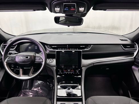 Used 2024 Jeep Grand Cherokee Laredo image 24