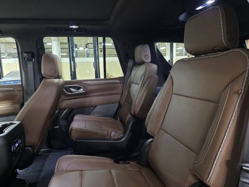 Used 2024 Chevrolet Tahoe High Country AWD/4WD image 11