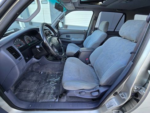 Used 2000 Toyota 4Runner SR5 AWD/4WD image 11