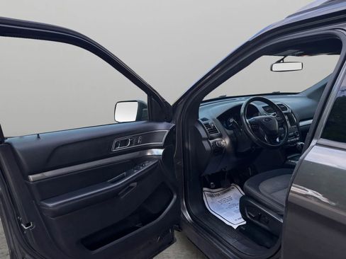 Used 2019 Ford Explorer XLT w/ Equipment Group 201A AWD/4WD image 11