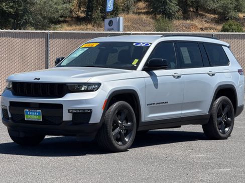 Used 2024 Jeep Grand Cherokee L Limited w/ Black Appearance Package AWD/4WD image 7