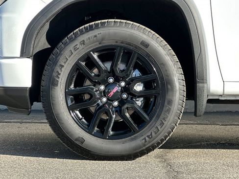 Used 2025 GMC Sierra 1500 Elevation image 26