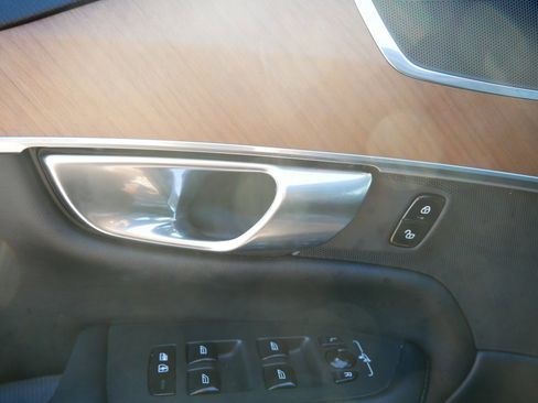 Used 2023 Volvo XC90 B5 Plus image 15