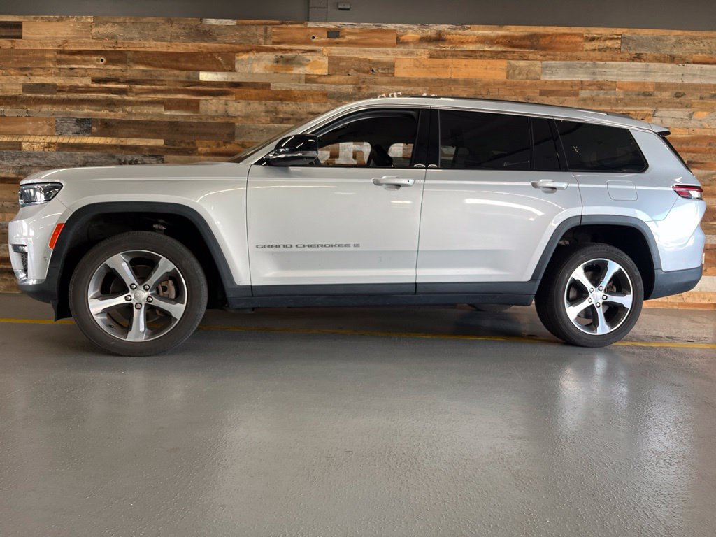 Used 2023 Jeep Grand Cherokee L Limited w/ Luxury Tech Group II AWD/4WD image 10