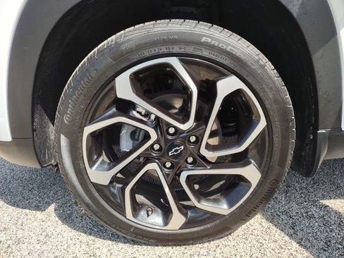 Used 2025 Chevrolet Trax RS w/ Sunroof Package FWD image 27