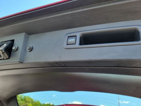 Certified 2025 Toyota Highlander XLE FWD image 8