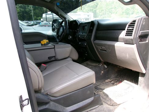 Used 2018 Ford F550 4x4 Regular Cab Super Duty image 14