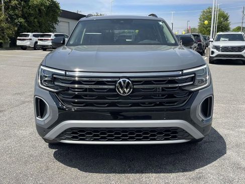 New 2026 Volkswagen Atlas Peak Edition AWD/4WD image 2
