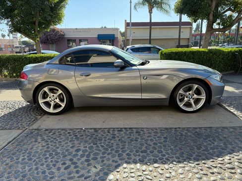 Used 2013 BMW Z4 sDrive28i w/ Sport Pkg image 4