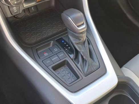 Used 2021 Toyota RAV4 XLE Premium image 12