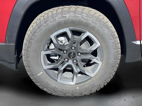 New 2025 Chevrolet Equinox ACTIV w/ Safety and Technology Package image 27