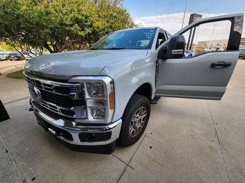 Used 2025 Ford F250 XLT w/ FX4 Off-Road Package AWD/4WD image 3