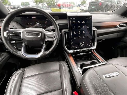 Used 2025 GMC Yukon XL Denali AWD/4WD image 15